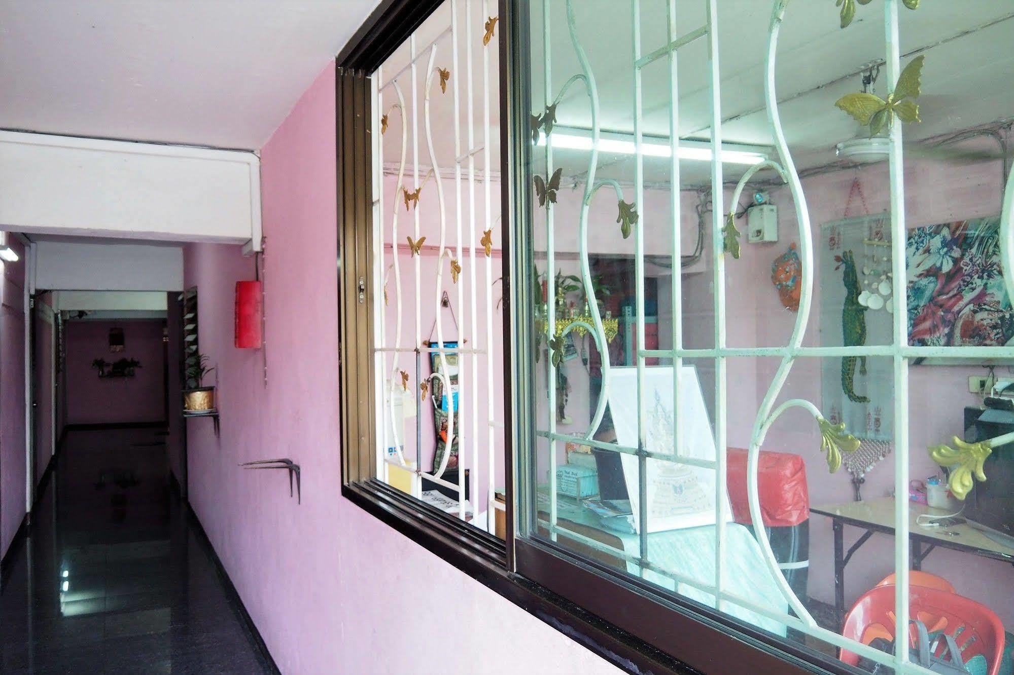 Wind Inn Bangkok Exteriör bild